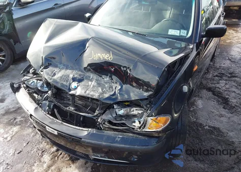 2003 BMW 330Xi z USA, uszkodzony, nr VIN WBAEW53433PG09353